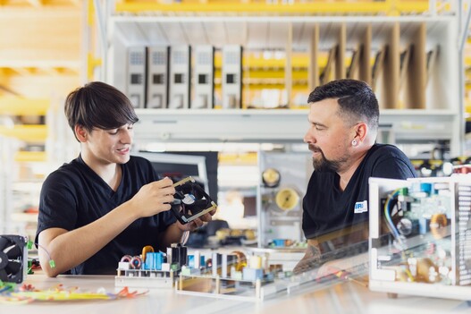 Karriere: gemeinsames lernen | BAUR GmbH Karriere: gemeinsames lernen | BAUR GmbH